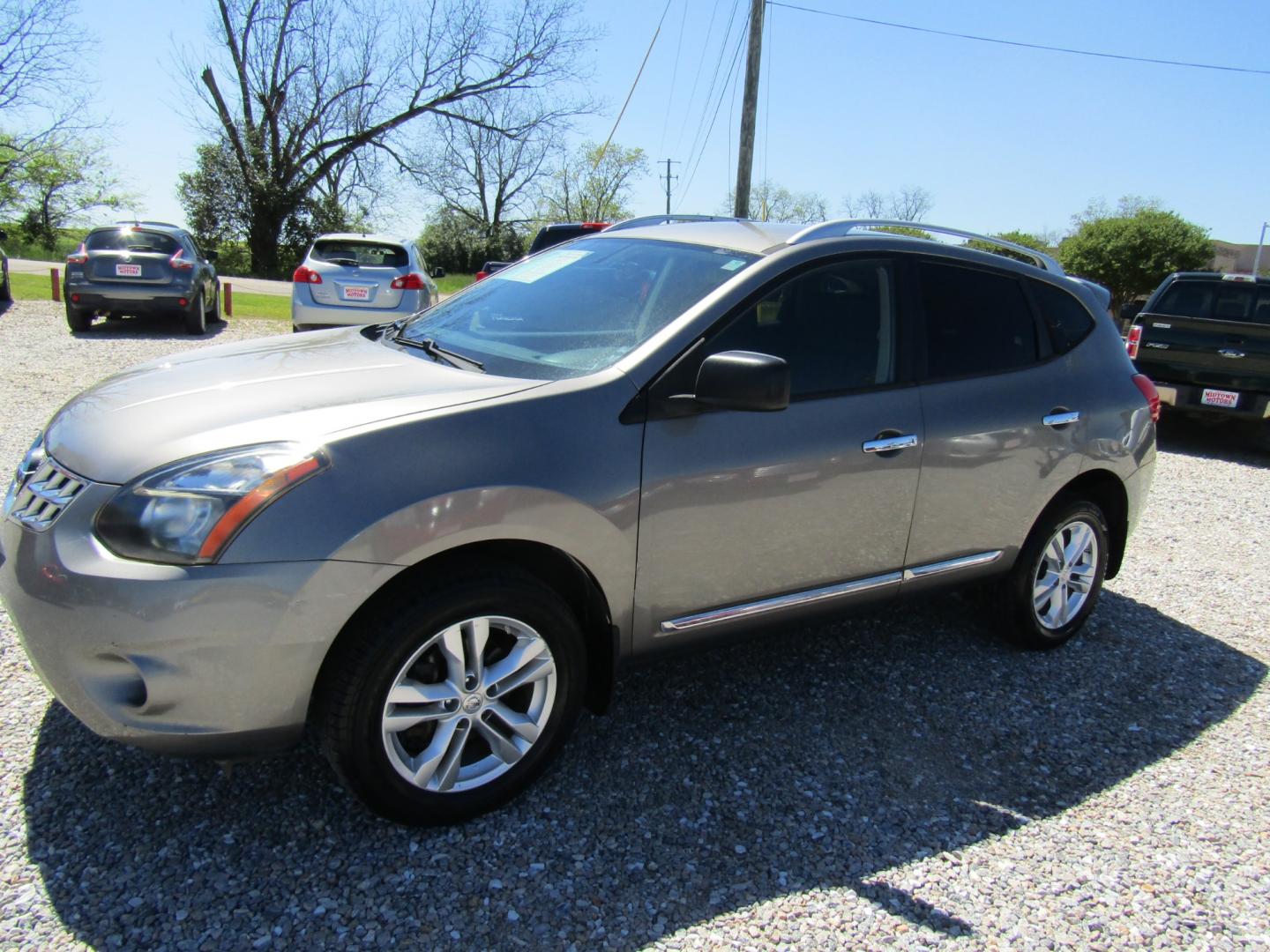 2015 Gray /Gray Nissan Rogue Select S 2WD (JN8AS5MT2FW) with an 2.5L L4 DOHC 16V engine, Automatic transmission, located at 15016 S Hwy 231, Midland City, AL, 36350, (334) 983-3001, 31.306210, -85.495277 - Photo#2